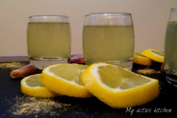 image of lemon detox drink with garnish