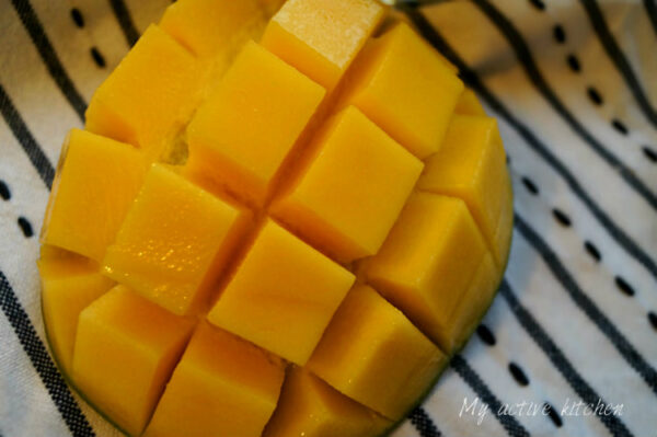 sliced mango.