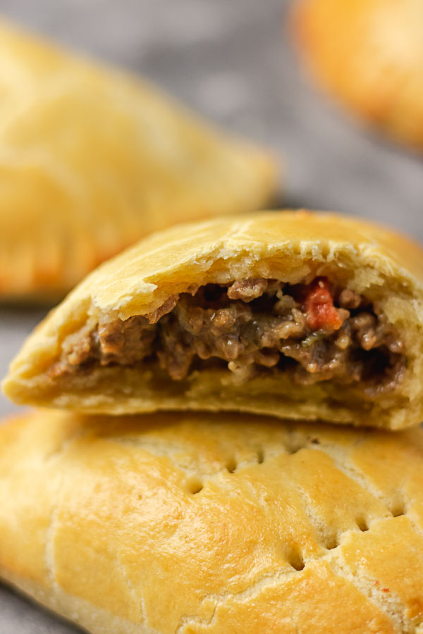 meat pie with beef mince fillings