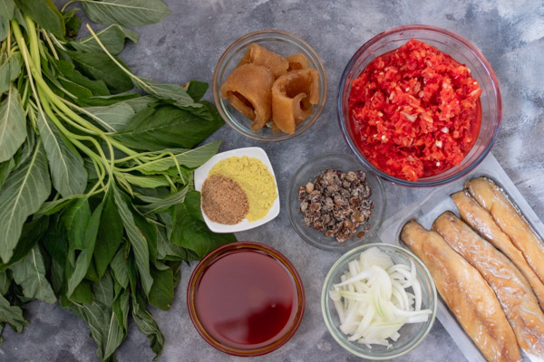 ingredients to cook african stewed spinach.