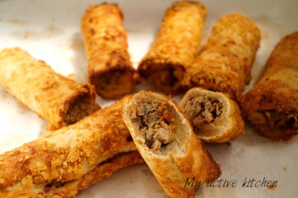 Nigerian recipe: bread and fish roll.