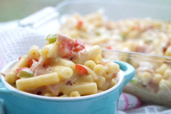 Up close shot of mac and cheese with ham and pepper