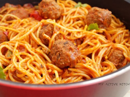 SPAGHETTI AND MEATBALL IN A PAN.