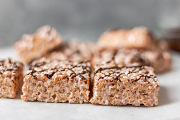 rice krispie with chocolate topping