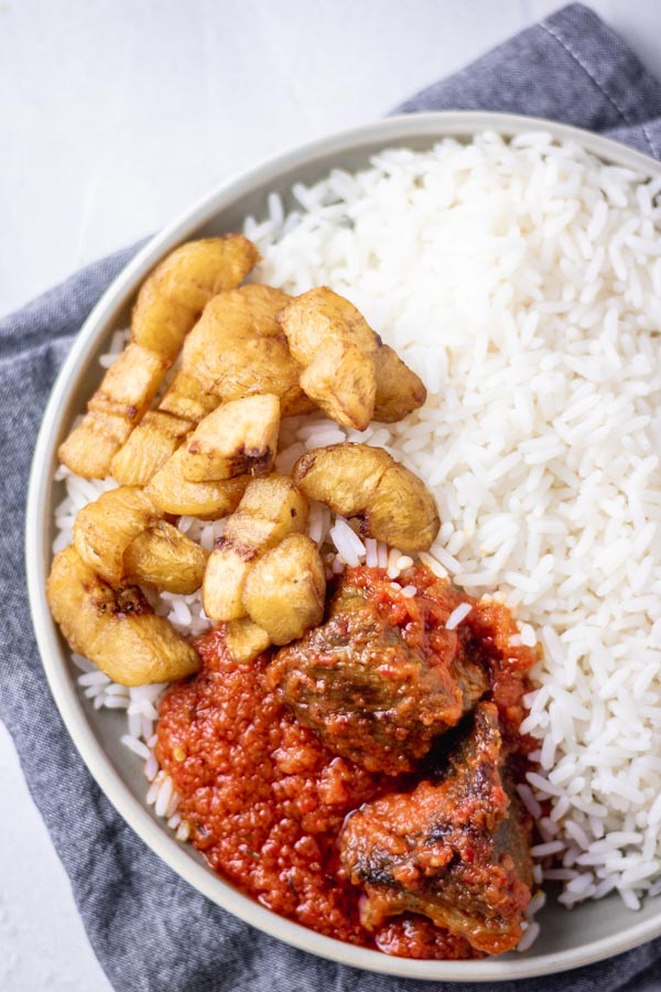 nigerian stew served with rice and fried plantain